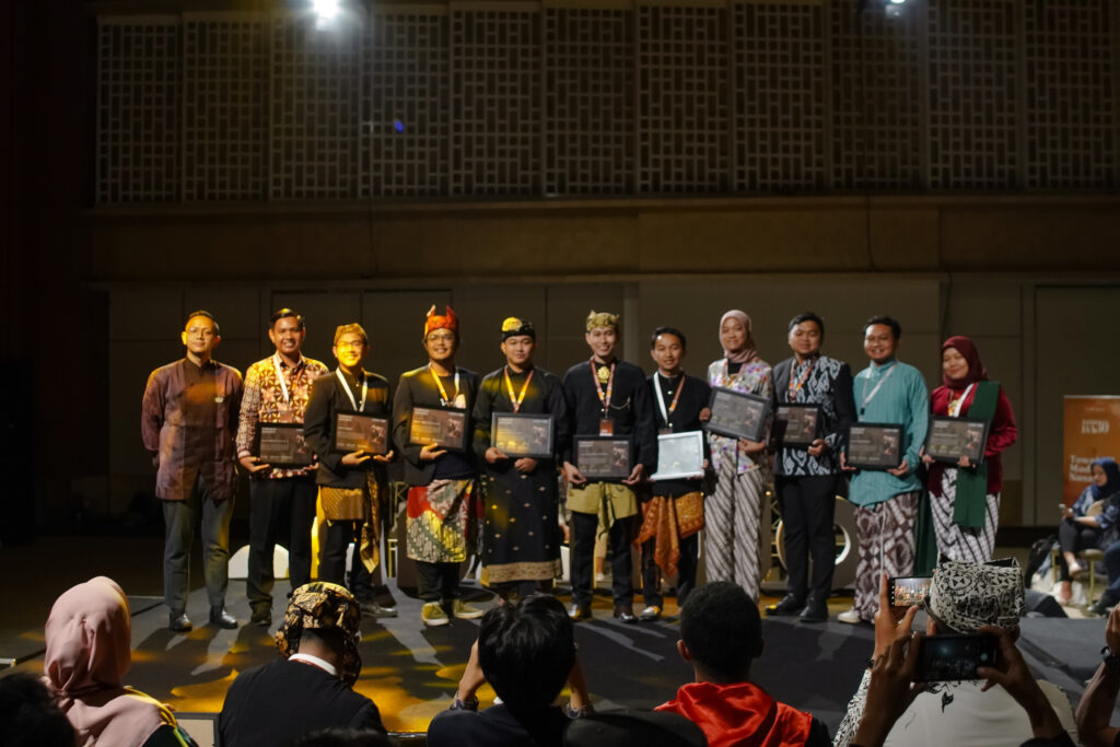 You are currently viewing Aan K Prasetia bersama TLCNESIA mendapatkan Apresiasi Tingkat Nasional “30 Muda 30 Award” (Tokoh Muda Inspiratif Nasional) by Global Future X Pijar Foundation